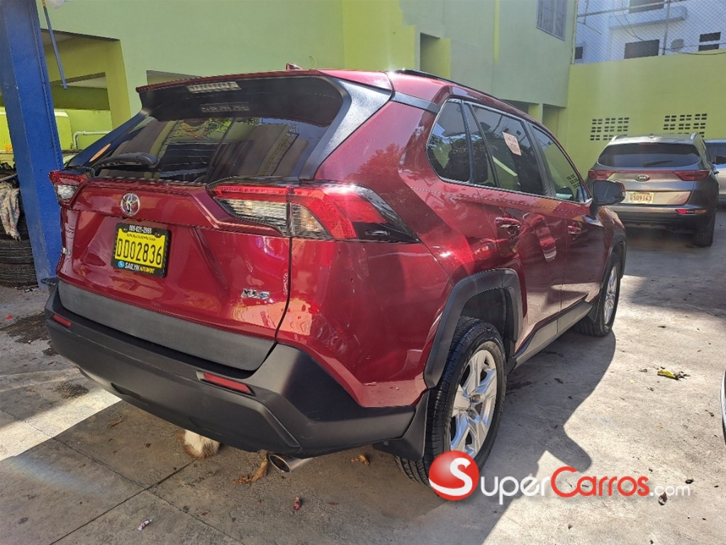 2020 Toyota RAV4 XLE — foto 10 / 12