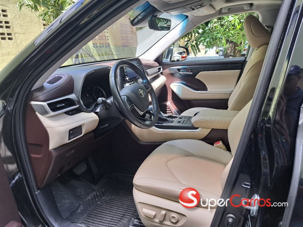 2021 Toyota Highlander XLE — foto 6 / 12