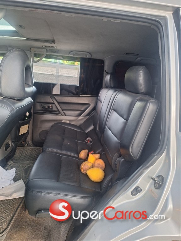2001 Mitsubishi Motors Montero Limited — foto 4 / 7