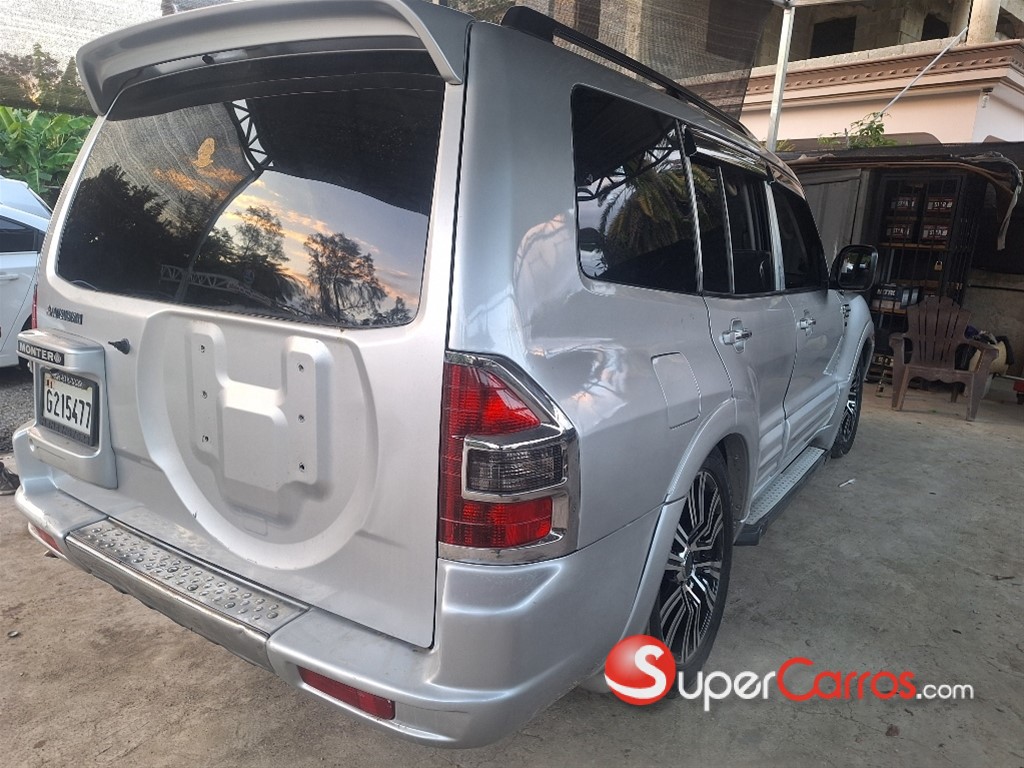 2001 Mitsubishi Motors Montero Limited — foto 5 / 7