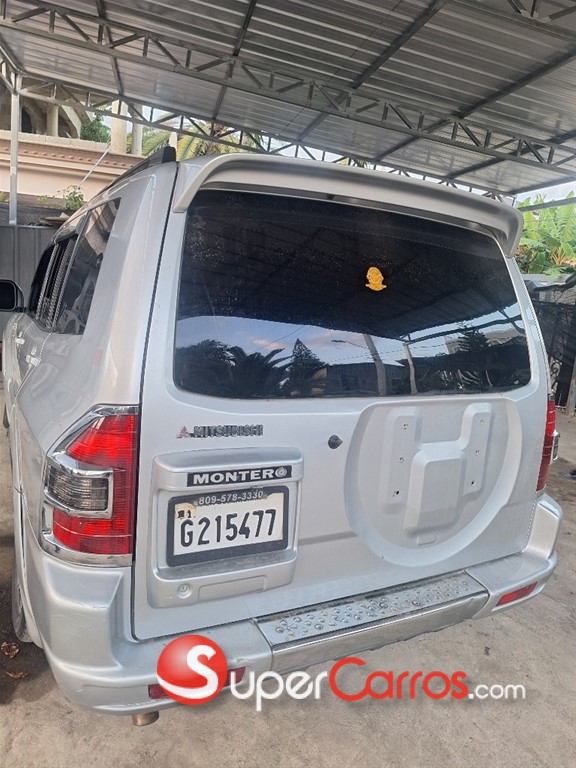 2001 Mitsubishi Motors Montero Limited — foto 6 / 7