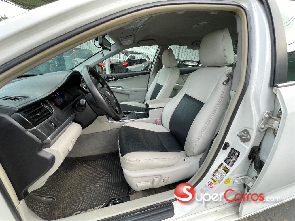 2014 Toyota Camry XLE — foto 2 / 9