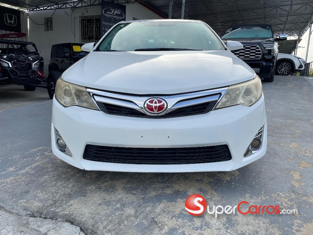 2014 Toyota Camry XLE — foto 8 / 9