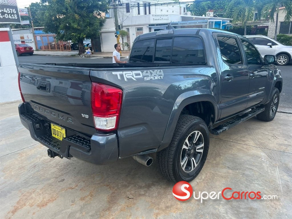 2017 Toyota Tacoma TRD — foto 3 / 8