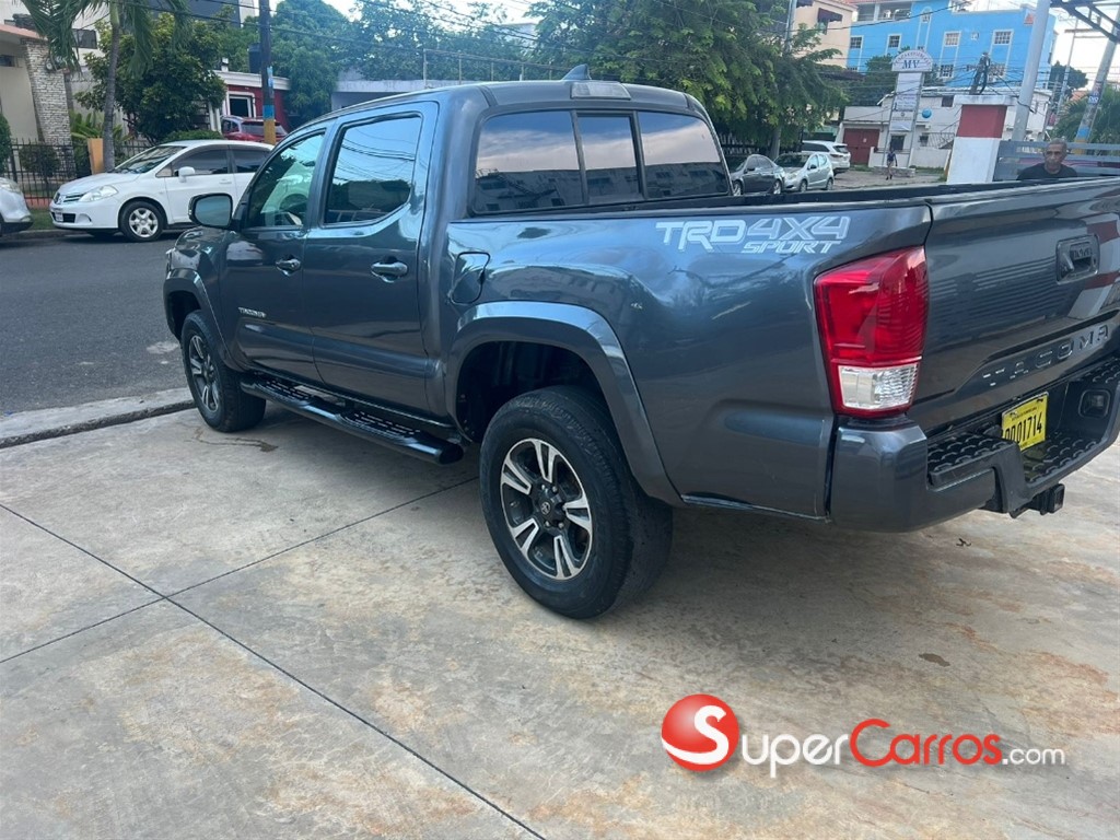 2017 Toyota Tacoma TRD — foto 5 / 8