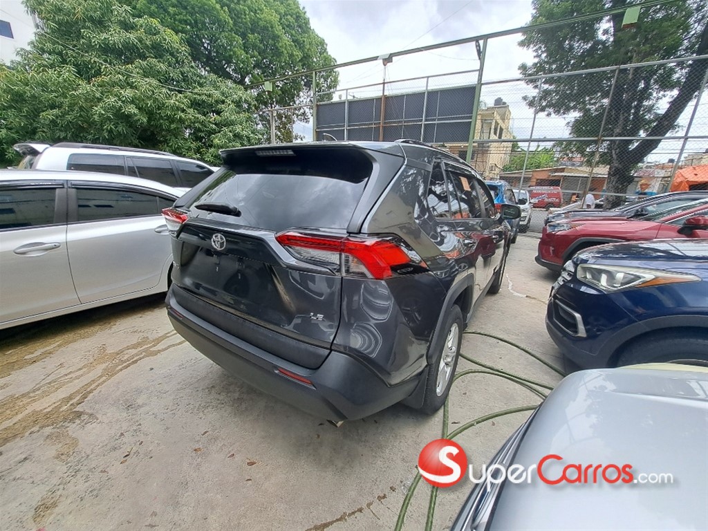 2020 Toyota RAV4 LE — foto 5 / 7