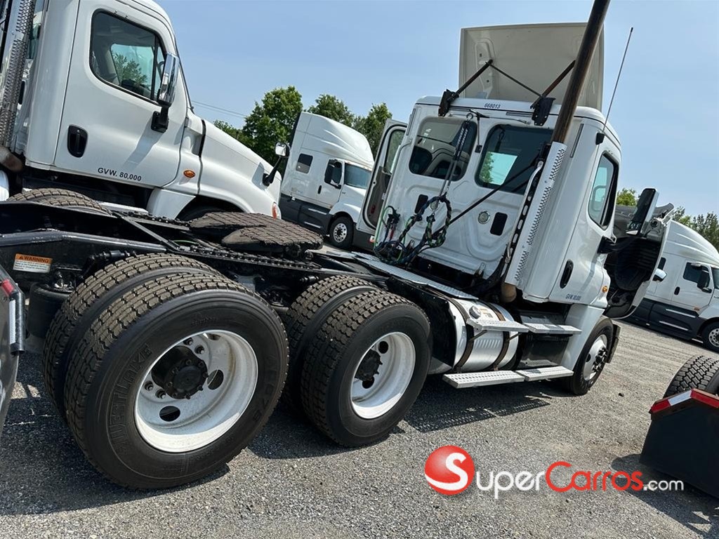 2016 Freightliner Cabezote — foto 6 / 7