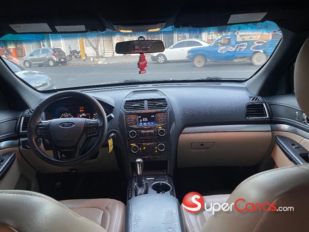 2016 Ford Explorer XL — foto 9 / 12