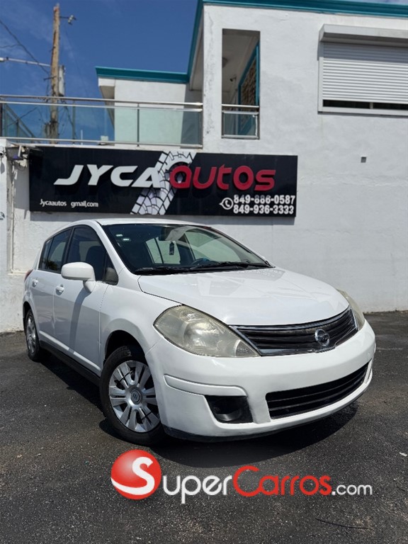 2012 Nissan Versa SV — foto 2 / 10