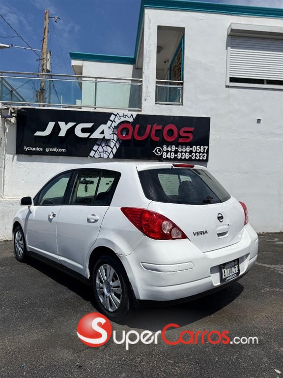 2012 Nissan Versa SV — foto 3 / 10