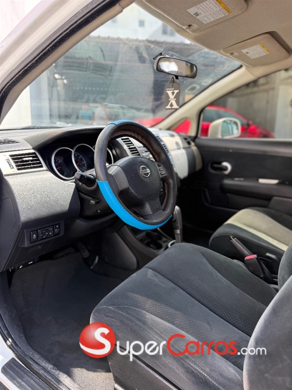 2012 Nissan Versa SV — foto 5 / 10