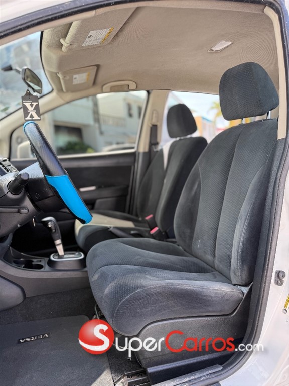 2012 Nissan Versa SV — foto 6 / 10