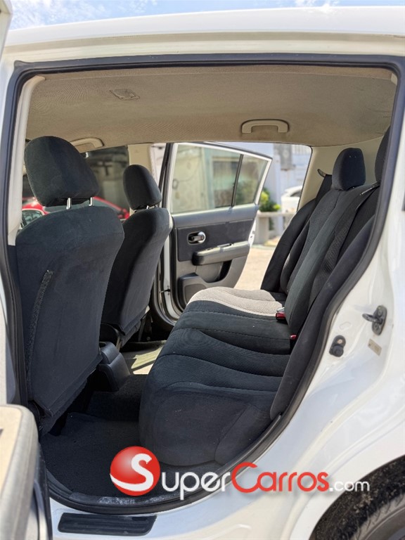 2012 Nissan Versa SV — foto 7 / 10
