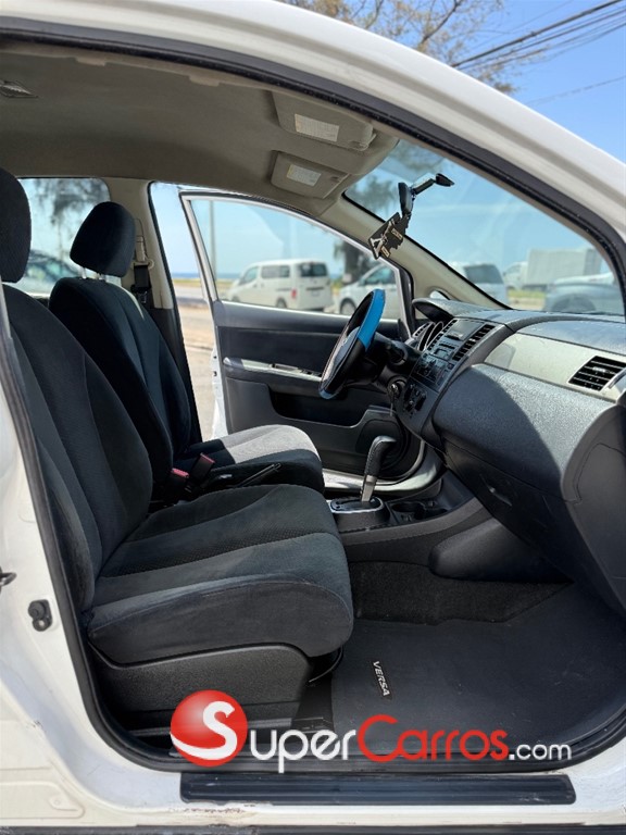 2012 Nissan Versa SV — foto 9 / 10