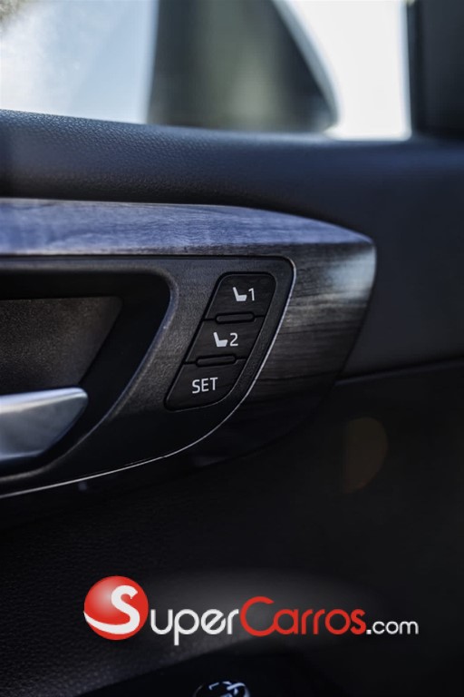 2020 Toyota Highlander Limited — foto 9 / 12