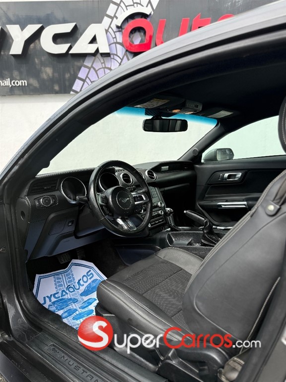 2019 Ford Mustang Ecoboost — foto 5 / 9