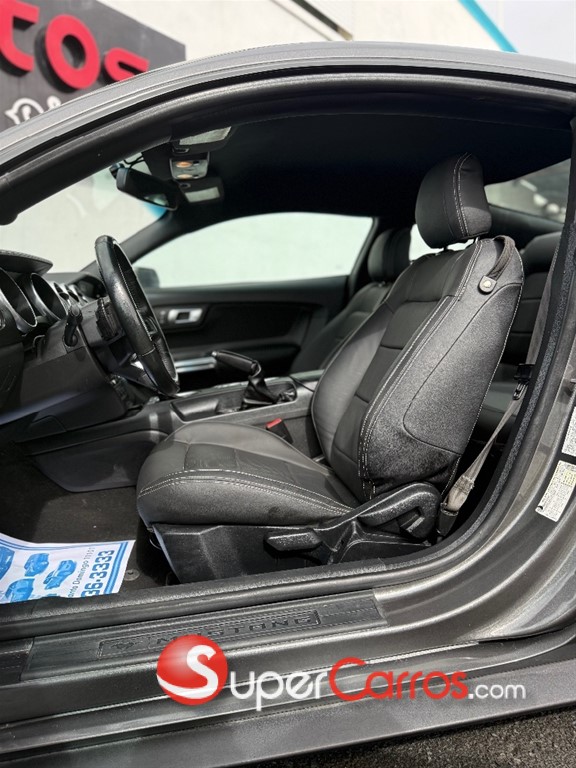 2019 Ford Mustang Ecoboost — foto 6 / 9