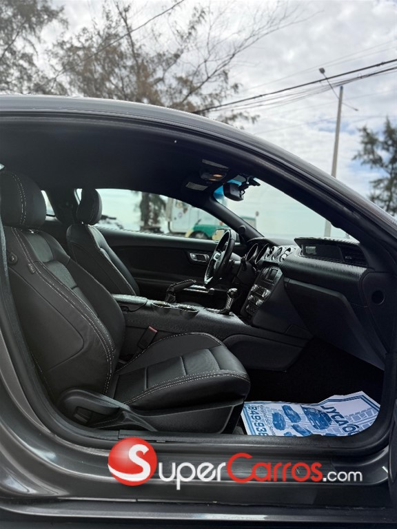 2019 Ford Mustang Ecoboost — foto 7 / 9