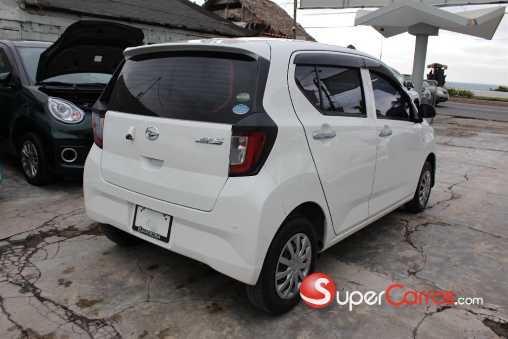 2018 Daihatsu Mira — foto 8 / 12