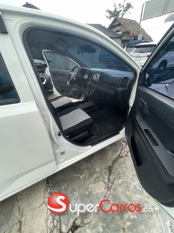 2018 Daihatsu Mira — foto 9 / 12