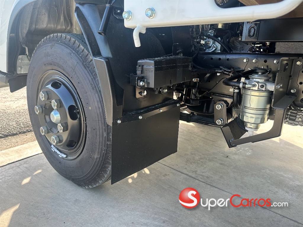2027 Isuzu NPR 14 pies — foto 8 / 11