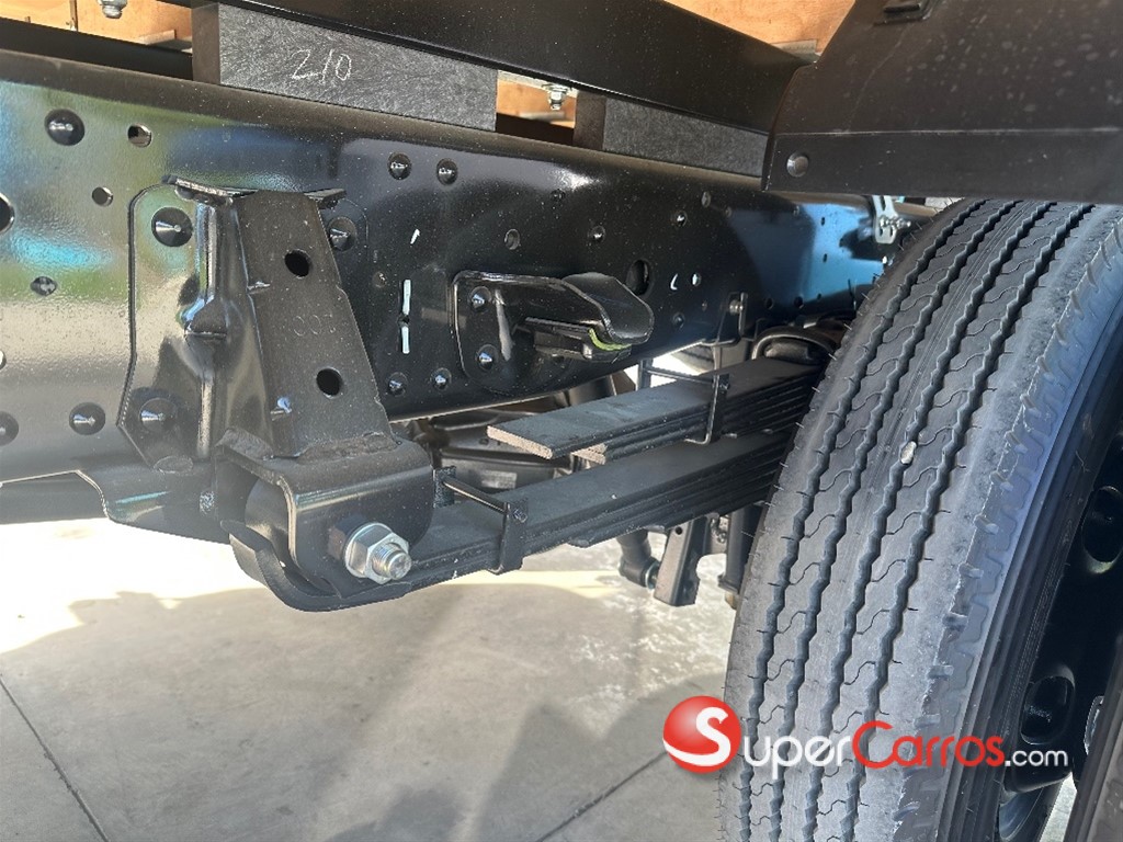 2027 Isuzu NPR 14 pies — foto 11 / 11