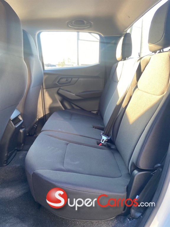 2024 Isuzu DMAX — foto 8 / 12