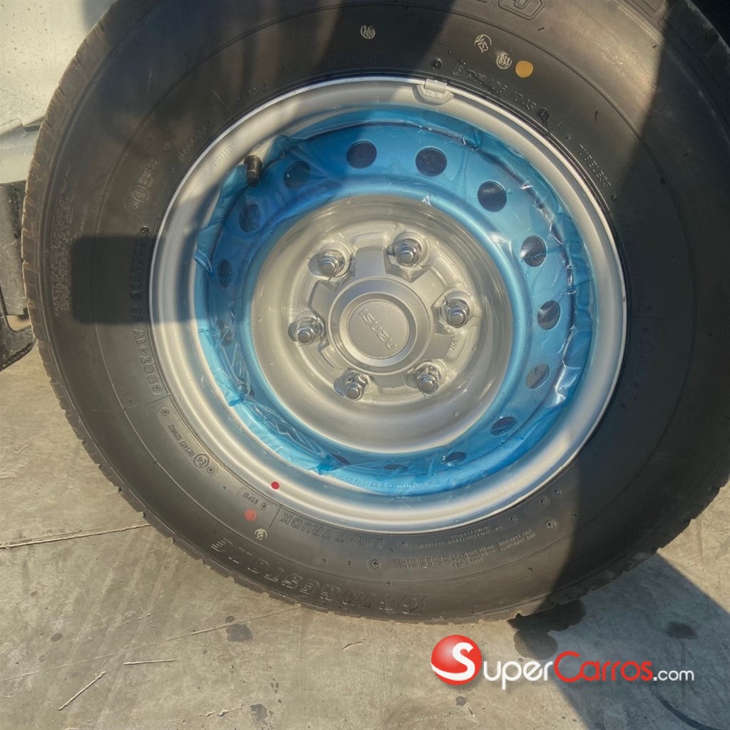 2024 Isuzu DMAX — foto 11 / 12