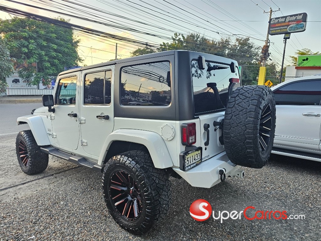 2016 Jeep Wrangler Sahara Unlimited — foto 2 / 12