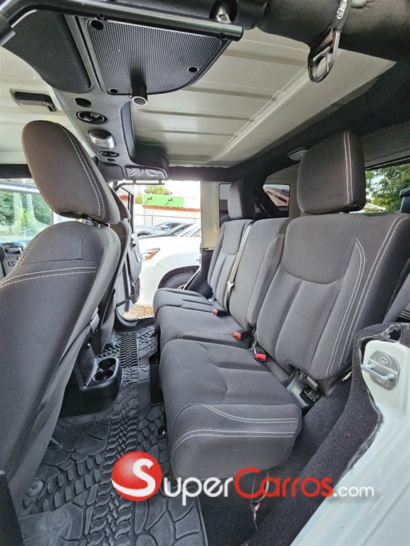 2016 Jeep Wrangler Sahara Unlimited — foto 4 / 12