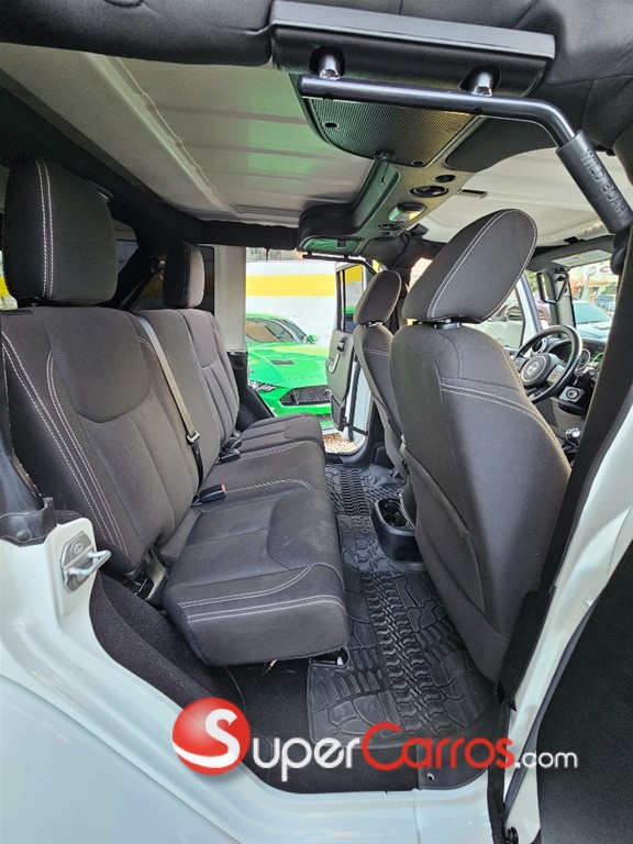 2016 Jeep Wrangler Sahara Unlimited — foto 9 / 12