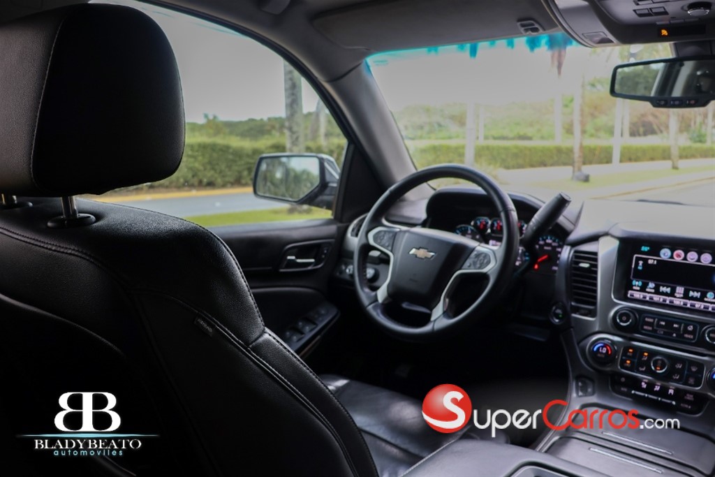 2016 Chevrolet Suburban LTZ — foto 4 / 12