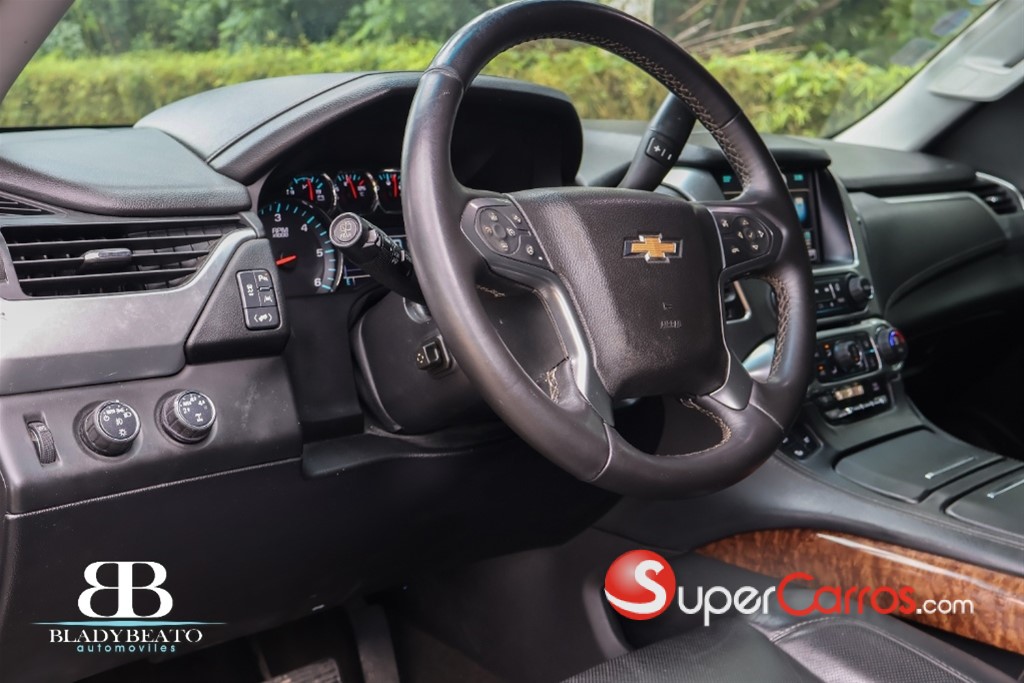 2016 Chevrolet Suburban LTZ — foto 9 / 12
