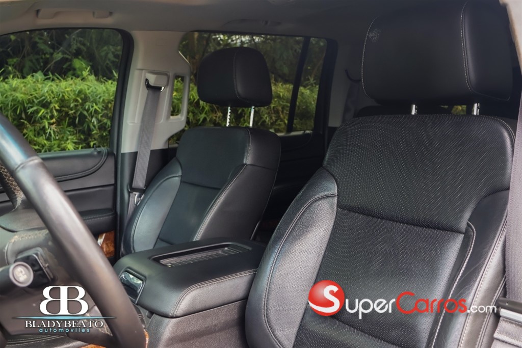2016 Chevrolet Suburban LTZ — foto 10 / 12