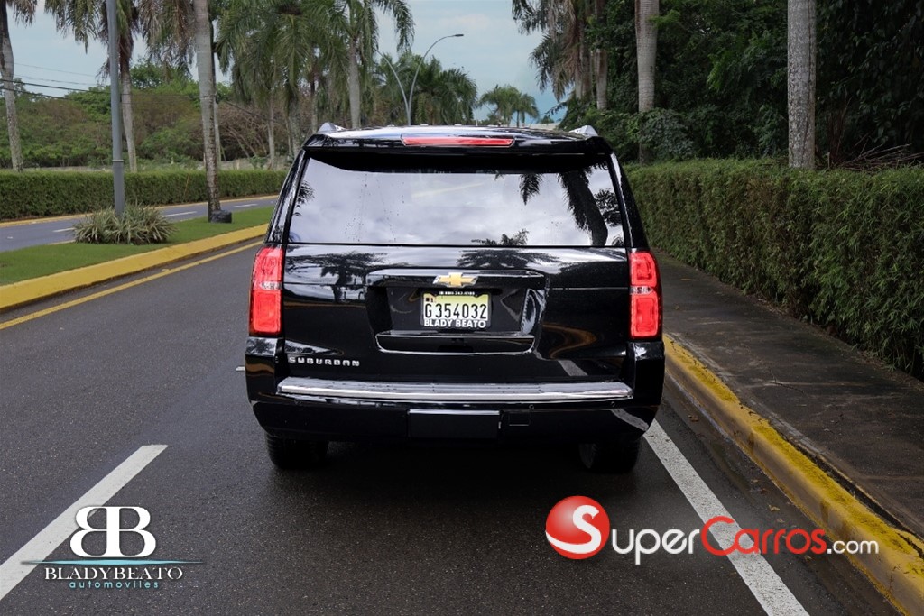 2016 Chevrolet Suburban LTZ — foto 11 / 12