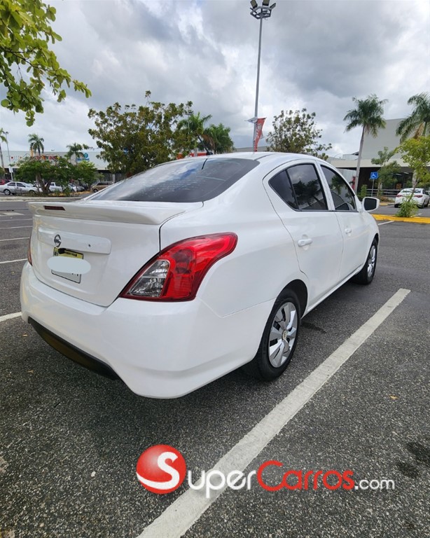2016 Nissan Versa — foto 4 / 7