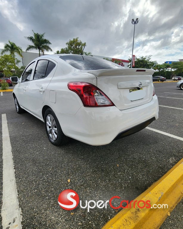 2016 Nissan Versa — foto 5 / 7