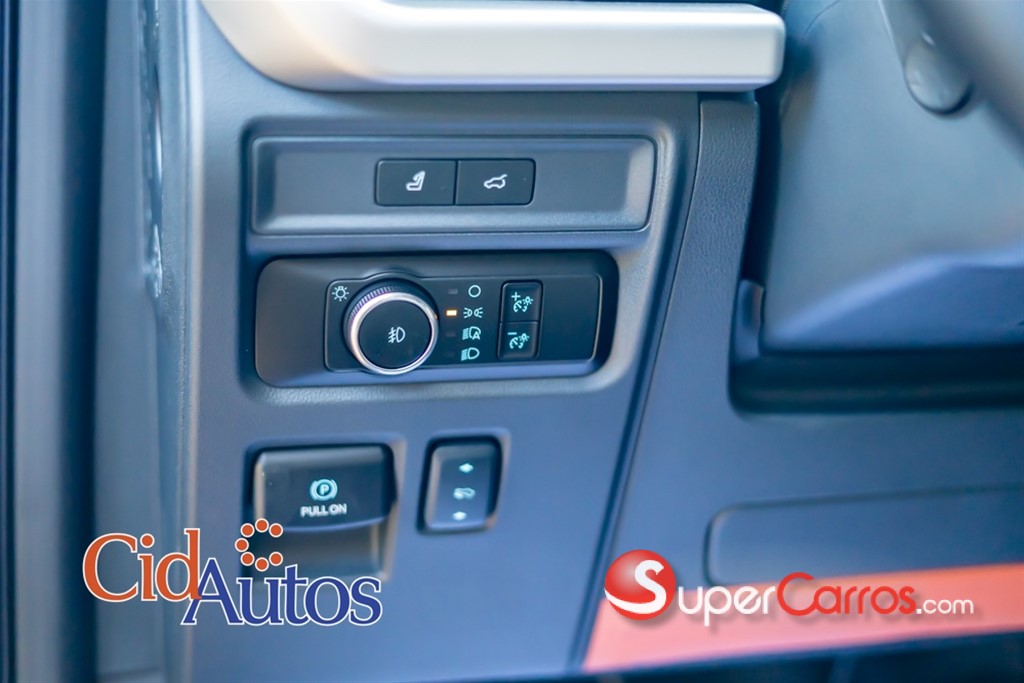2024 Ford Expedition XLT — foto 8 / 12