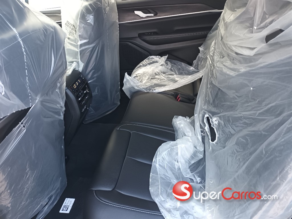 2023 Jeep Grand Cherokee L Limited — foto 8 / 10