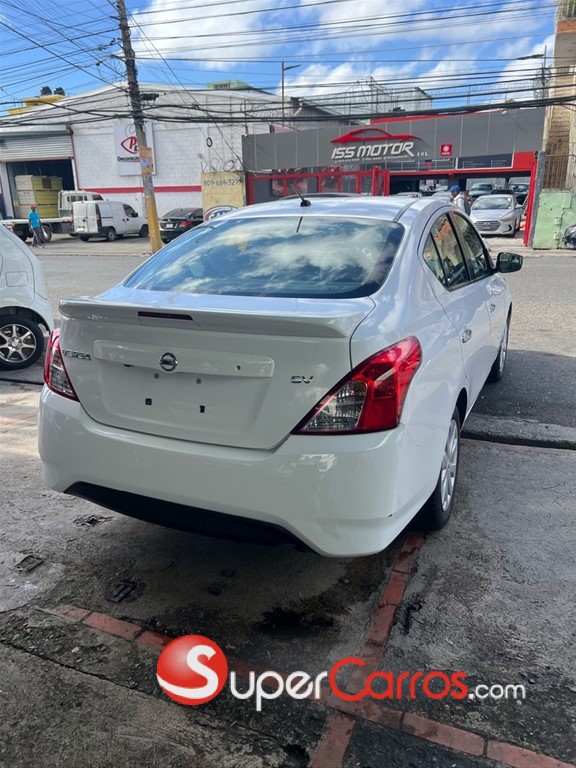 2019 Nissan Versa SV — foto 2 / 10
