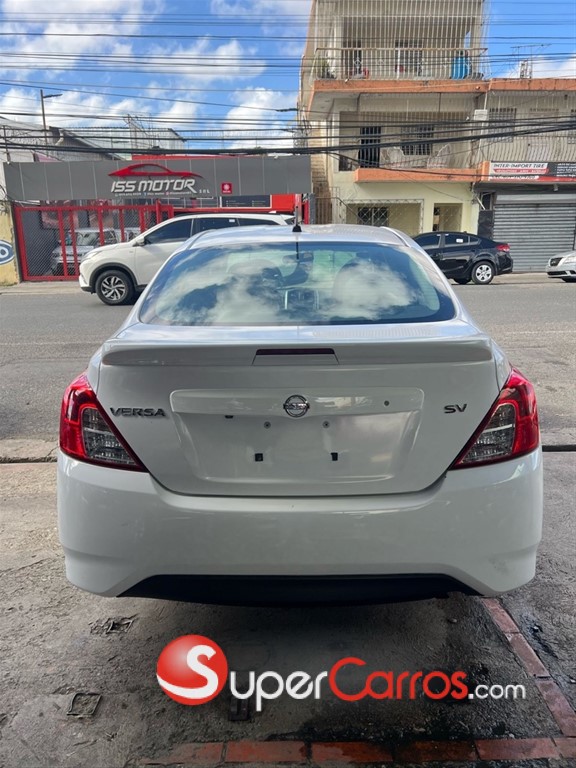 2019 Nissan Versa SV — foto 4 / 10