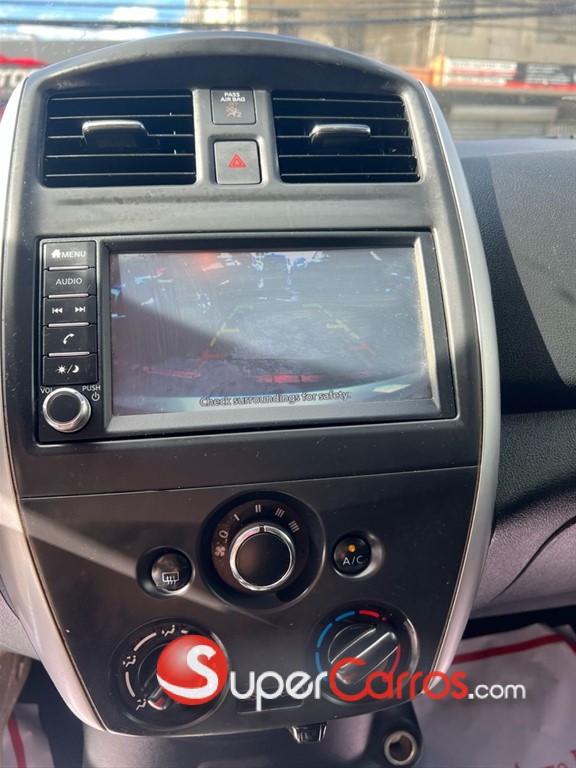 2019 Nissan Versa SV — foto 6 / 10
