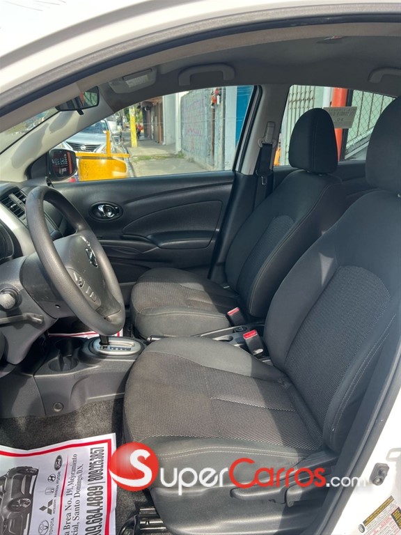 2019 Nissan Versa SV — foto 7 / 10