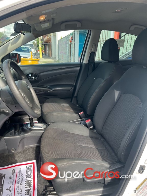 2019 Nissan Versa SV — foto 8 / 10