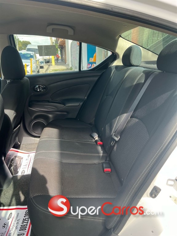 2019 Nissan Versa SV — foto 9 / 10