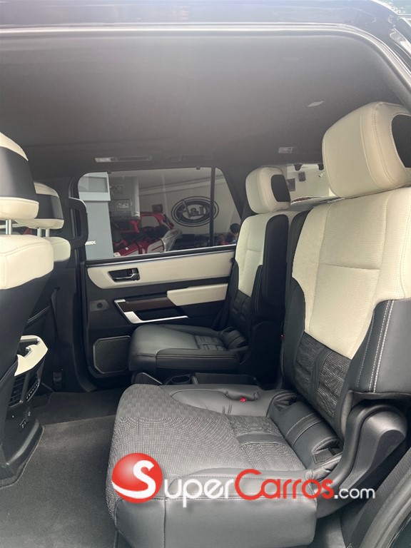 2025 Toyota Sequoia Capstone — foto 7 / 9