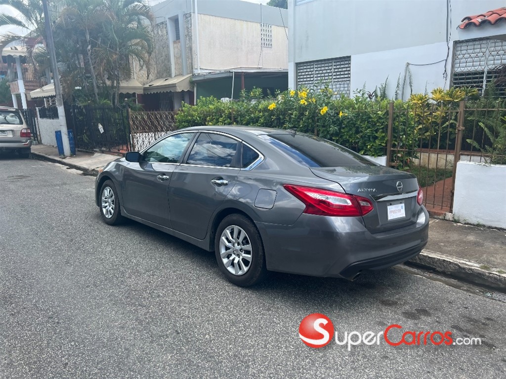 2016 Nissan Altima — foto 2 / 10