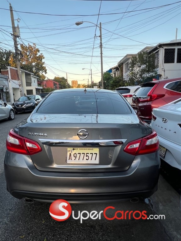 2016 Nissan Altima — foto 9 / 10