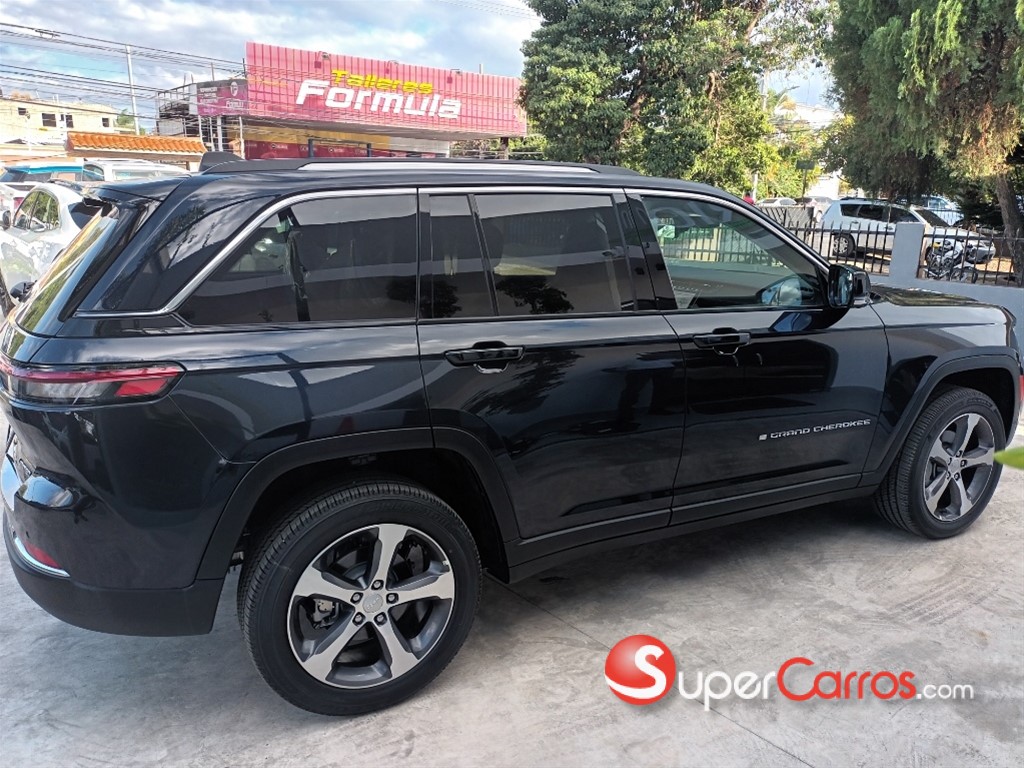 2024 Jeep Grand Cherokee Limited 4x4 — foto 9 / 12