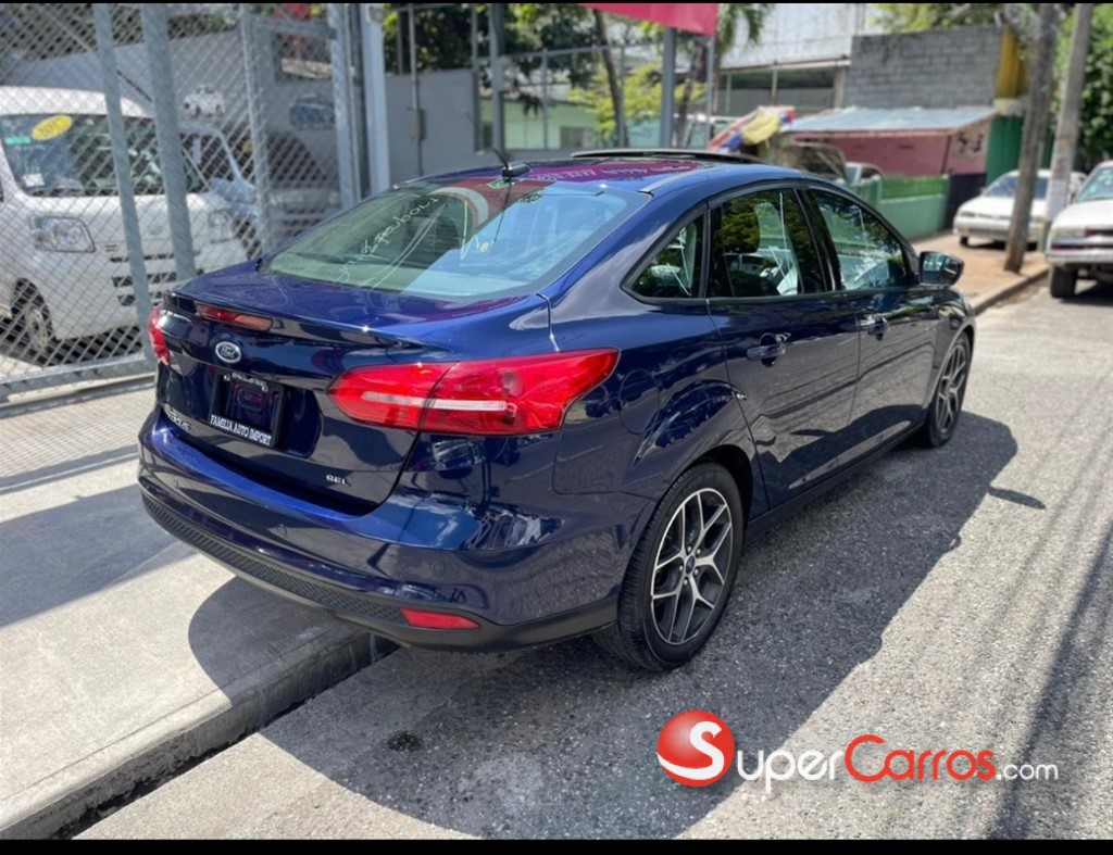 2017 Ford Focus SEL — foto 5 / 9
